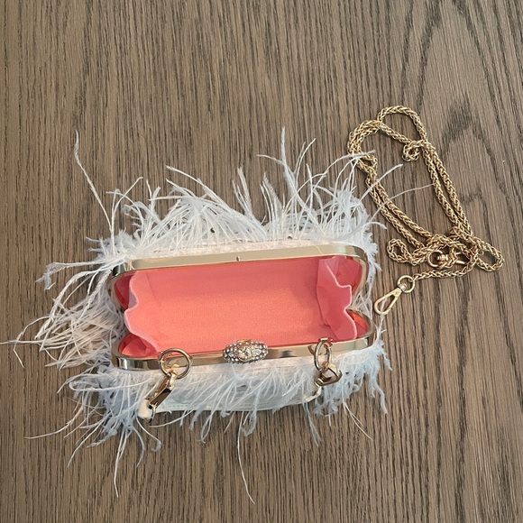 Elegant White Feather Clutch - Picture 4 of 4